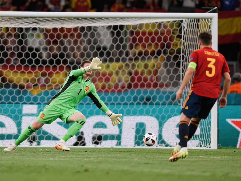 与普通射门相比，点球不仅考验球员的精准度